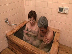 10年ぶりに性行為した中高年の男女！燃え上がる熟年の色恋！中出し不倫4時間　サンプル画像06